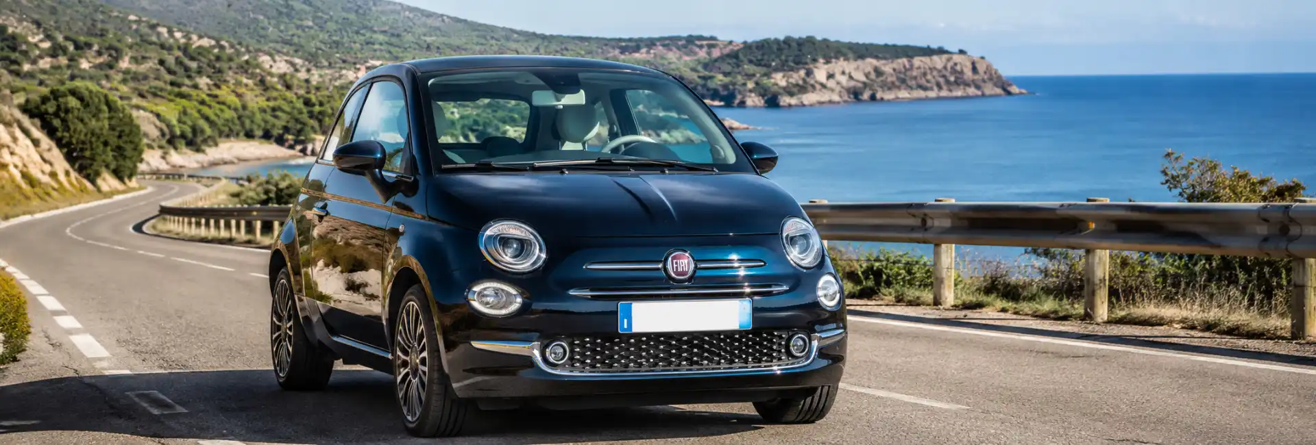 Italia 1 Vehículo italiano tipo Fiat en carretera costera española matricular coche extranjero italia