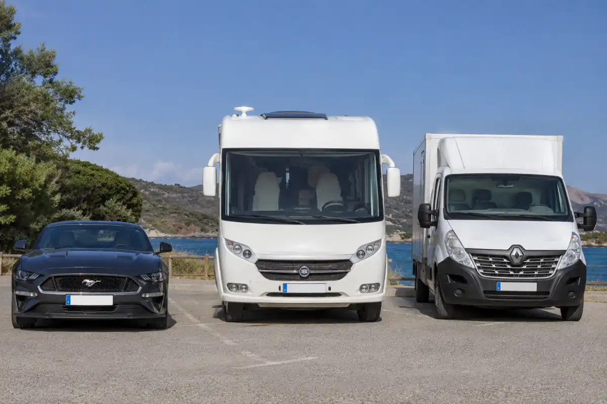 Homologación unitaria 2 Collage - Mustang americano, autocaravana integral, furgón industrial con carrocería homologacion unitaria