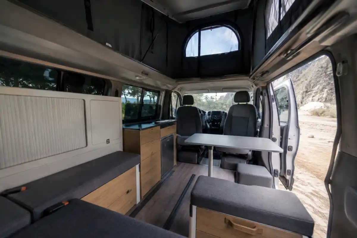 Camperización 3 Interior de furgoneta camper con detalle de modificaciones homologar camper camperizacion
