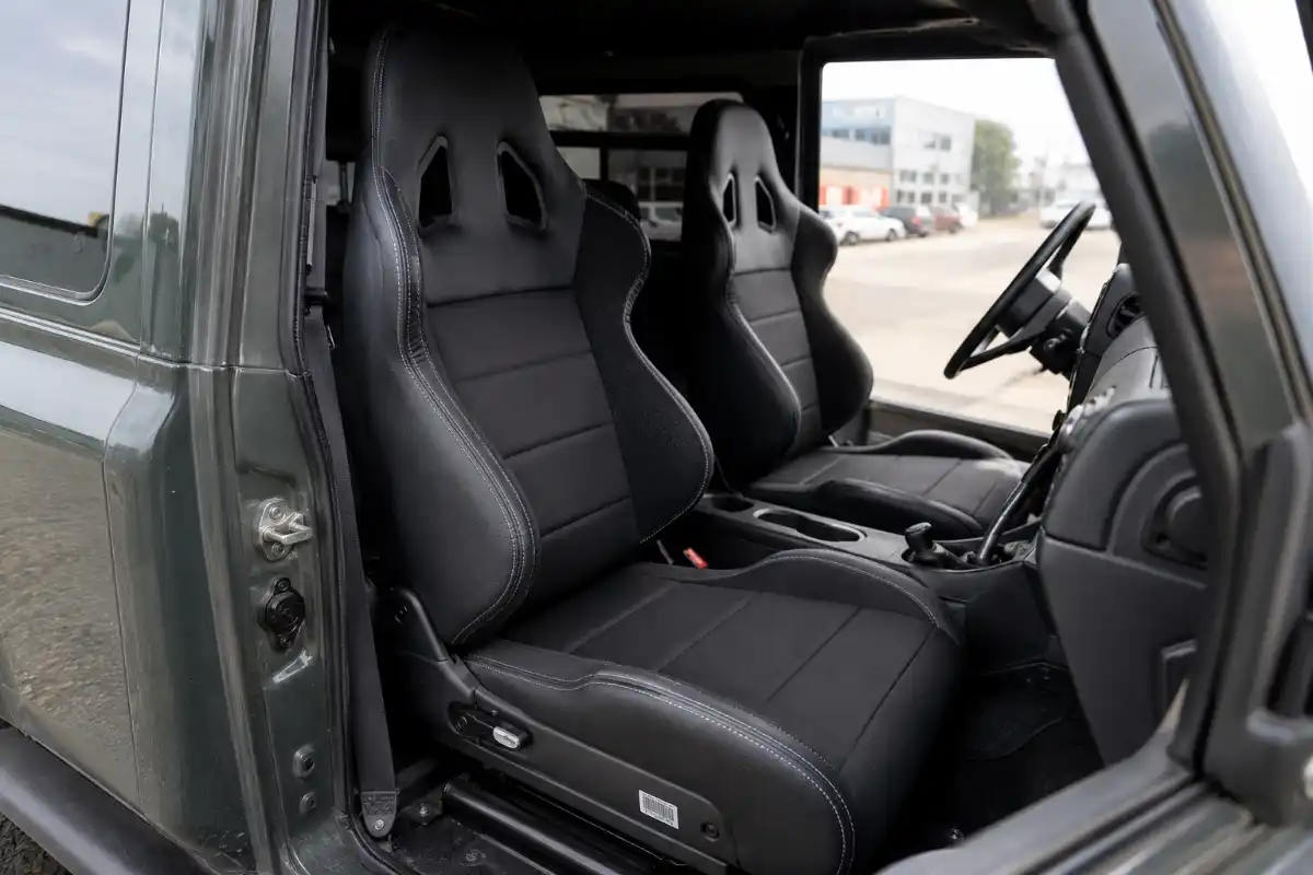 Asientos 3 Interior de todoterreno 4x4 - detalle de modificaciones